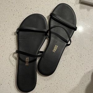Tkees strappy sandals size 7!